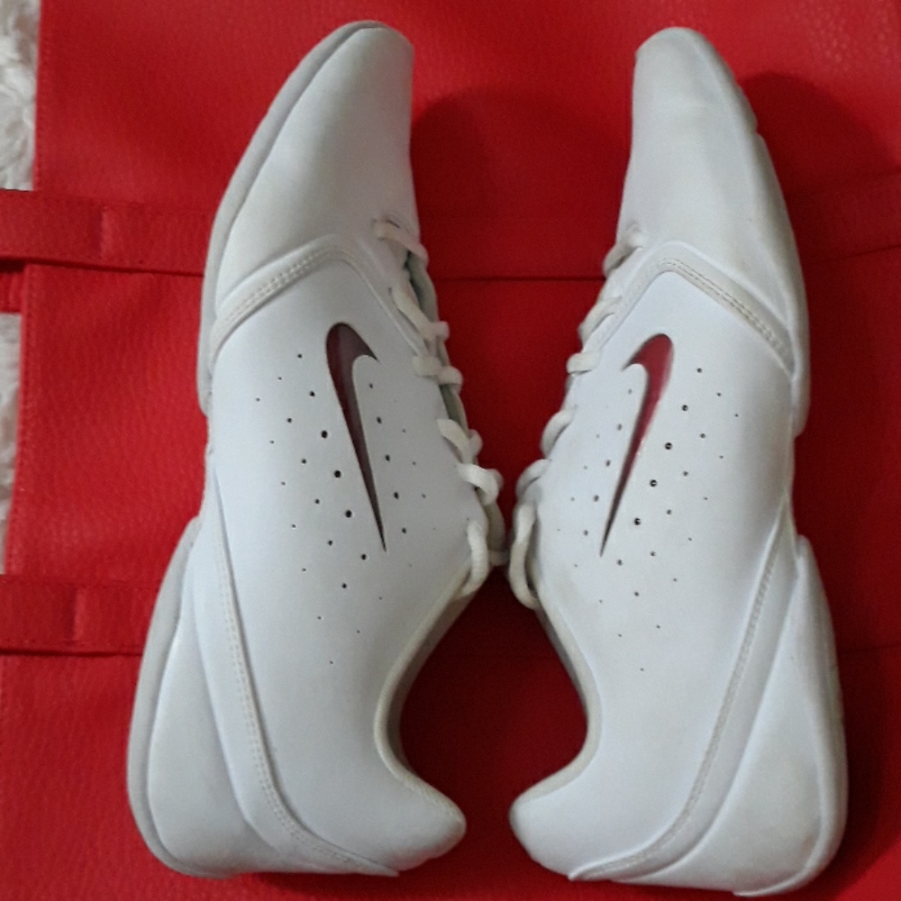 NIKE  SNEAKERS